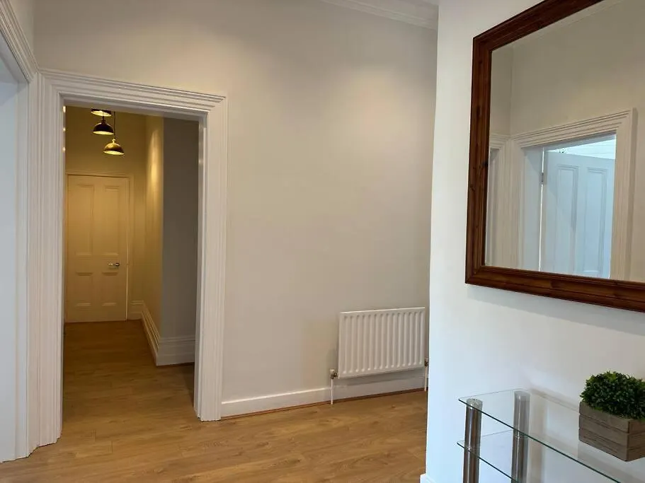 Spacious, Modern 3 Bedroom Apartment With Parking Bournemouth