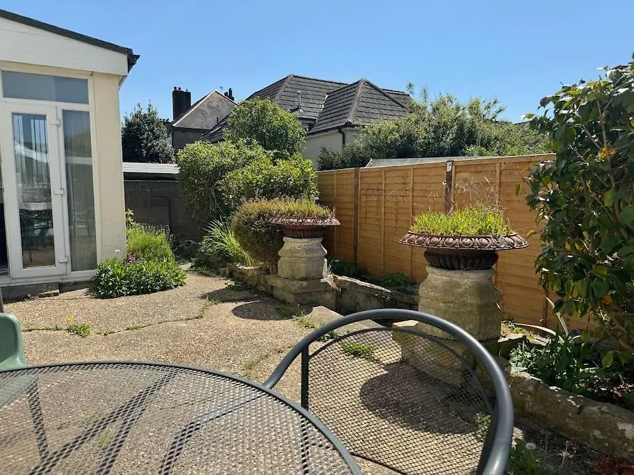 Spacious, Modern 3 Bedroom Apartment With Parking Bournemouth 0*,  United Kingdom