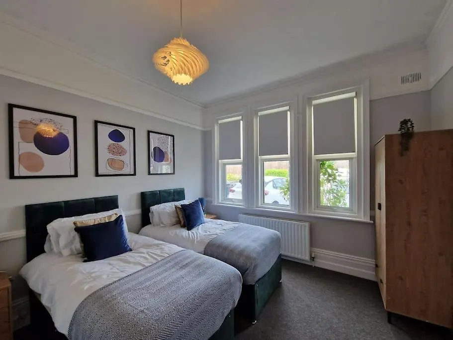 Spacious, Modern 3 Bedroom Apartment With Parking Bournemouth United Kingdom