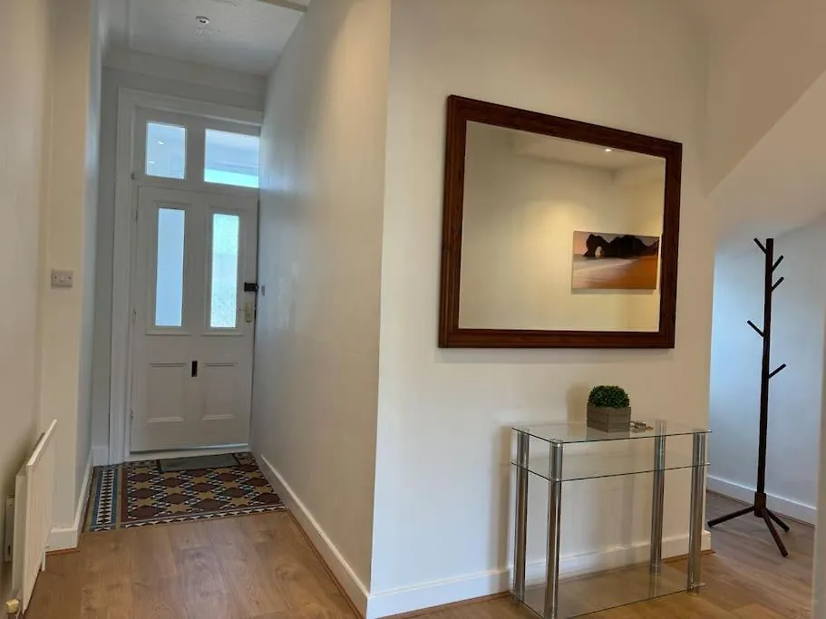 Spacious, Modern 3 Bedroom Apartment With Parking Bournemouth